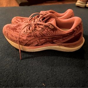 Pink ASICS gel cumulus 23 running shoes size 9.5